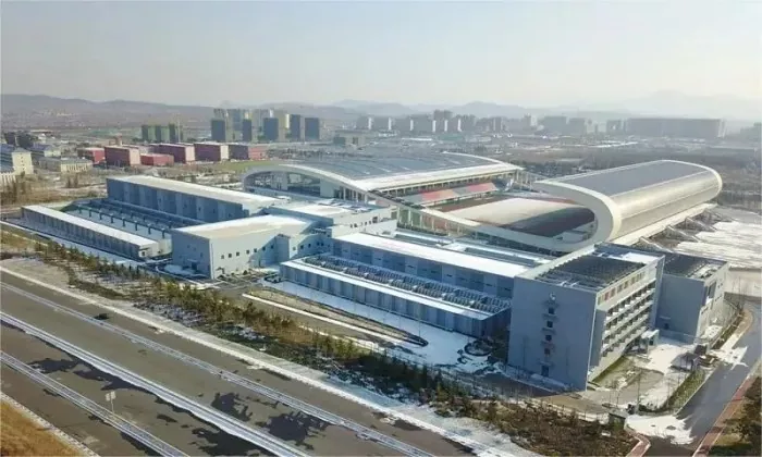 Előre gyártott, különleges alakú sportstadion